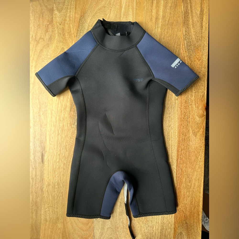 Dark Lightning Boys Neoprene Wetsuit    
Fits well 6-7 years